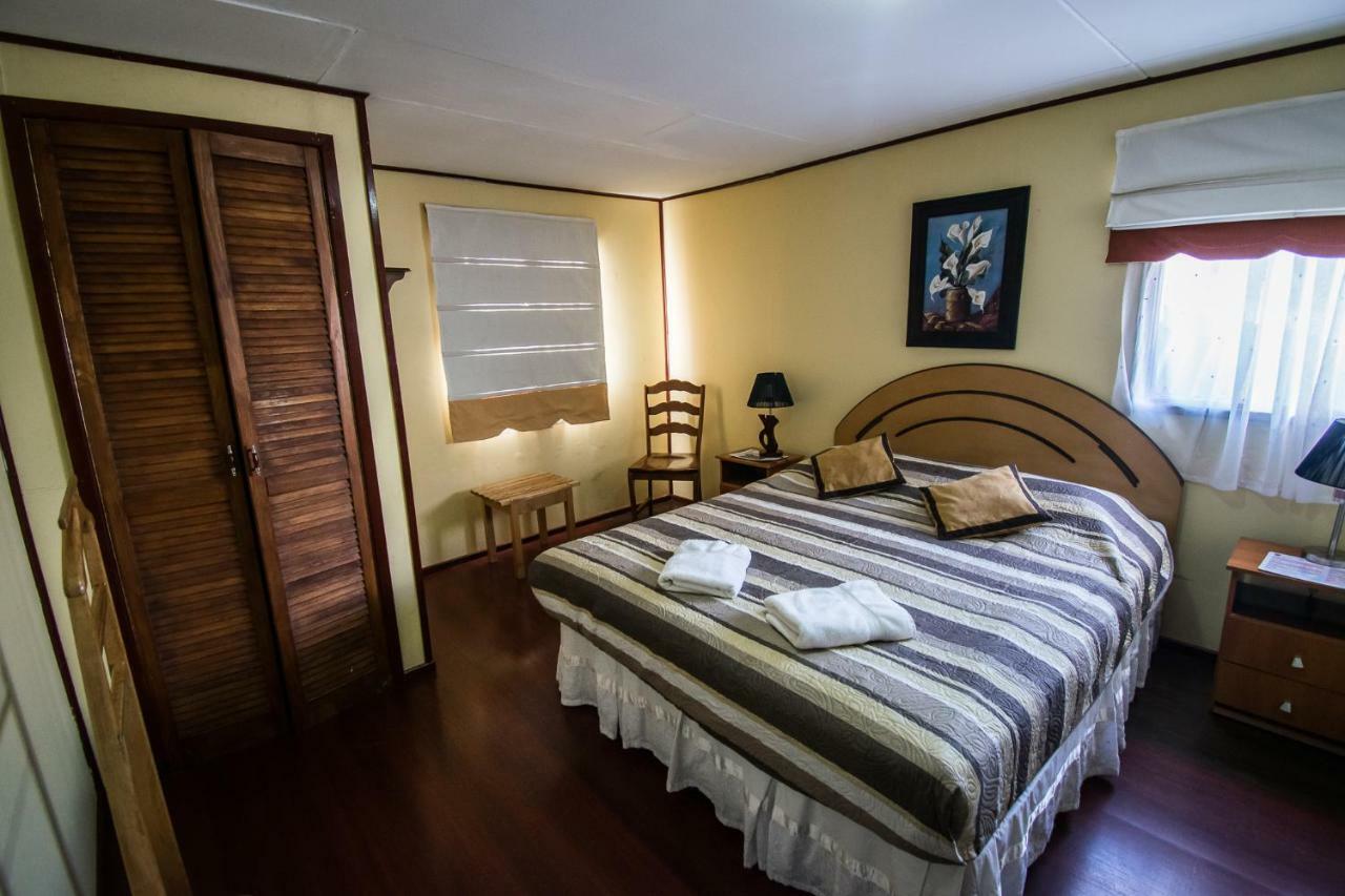 โอสตัล อัลคาซาร์ ปวยร์โต นาตาเลส Hostel ปวยร์โตนาตาเลส ภายนอก รูปภาพ