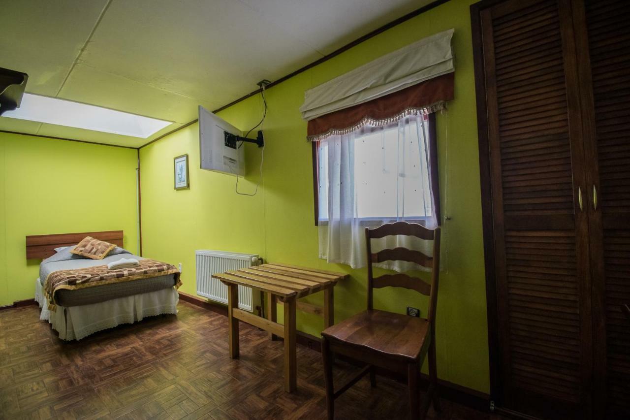 โอสตัล อัลคาซาร์ ปวยร์โต นาตาเลส Hostel ปวยร์โตนาตาเลส ภายนอก รูปภาพ